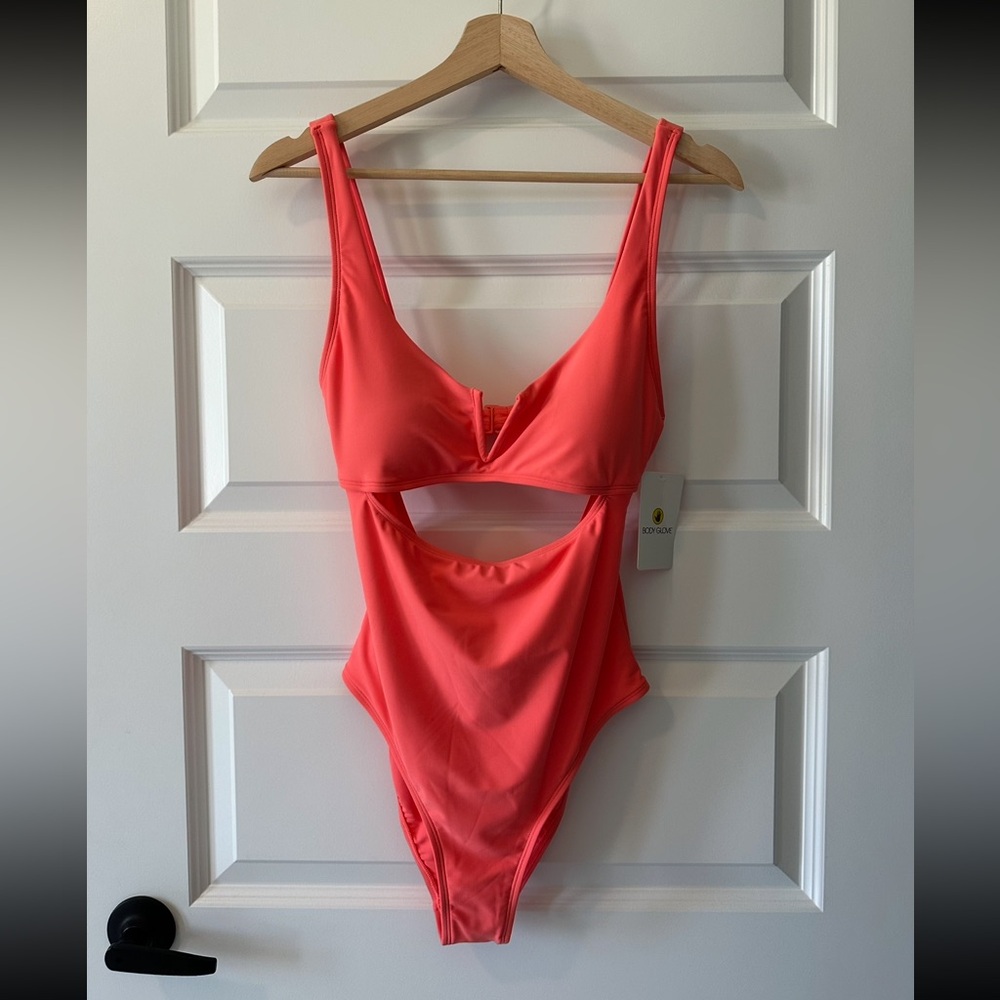 🆕 Body Glove | Coral One Piece Swimsuit - Size L.